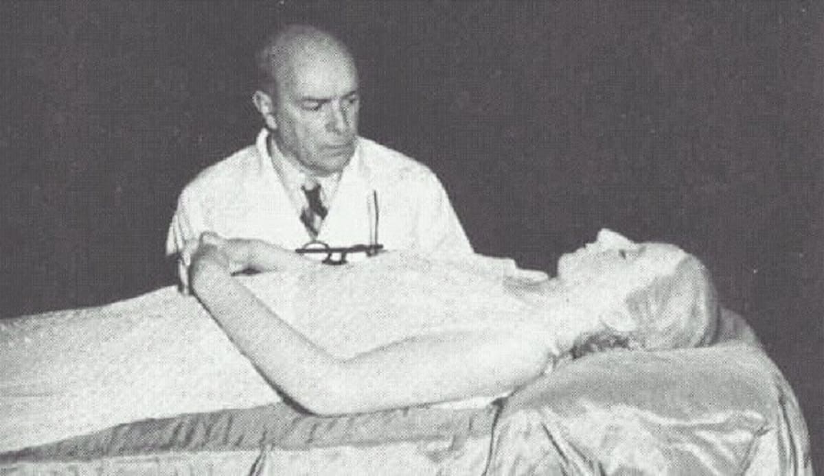 The preservation of Eva Perons Corpse by Dr Pedro Ara 1953 -1955